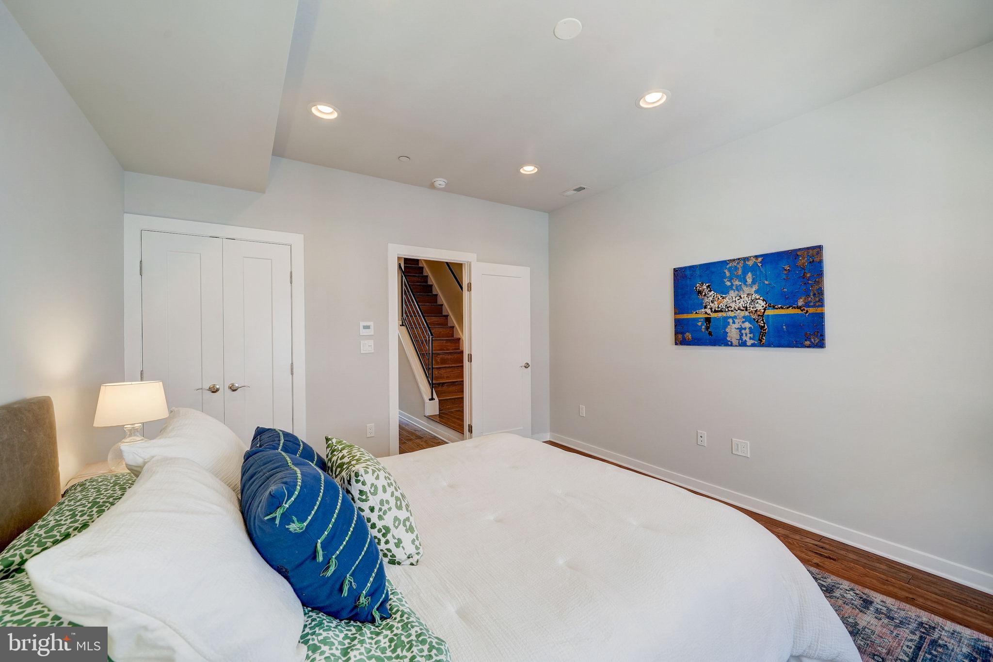 POINT BREEZE - Residential