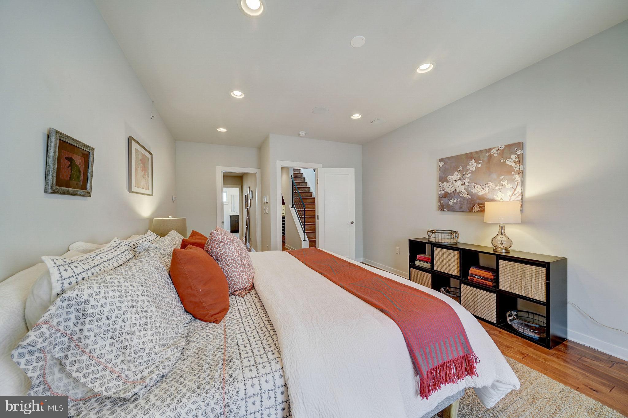 POINT BREEZE - Residential