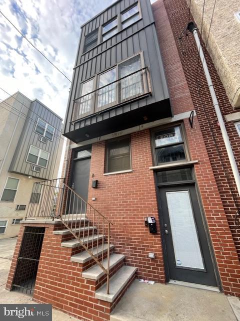 Prime Duplex Near Temple University
Discover an exceptional investment opportunity with this duplex perfectly situated within 10 minute walking distance of Temple University and Broad St. Ideal for generating consistent rental income, this property features two spacious, fully equipped units designed to cater to the needs of college students. Both provide sizable kitchens, electric appliances, central A/C and in unit washer and dryer. The proximity to Temple University enhances the property's appeal, guaranteeing high demand and stable occupancy rates.
Unit 1: This generous bi-level 5-bedroom, 2-full-bathroom and 2-half-bathroom residence offers ample space and functionality. The unit includes a charming outside patio, perfect for relaxing or socializing. With well-appointed living areas and plenty of room for study and leisure.
Unit 2: A larger bi-level 6-bedroom, 2-full-bathroom and 2-half-bathroom unit provides even more space, featuring a layout that maximizes living and study areas. This unit also boasts a private balcony, ideal for enjoying outdoor moments and taking in the views. The additional space enhances its appeal to larger groups, making it a sought-after option for those looking to share accommodation while being close to campus.
With a prime location, spacious layouts, and strong rental potential, this duplex represents a sound investment choice for those looking to capitalize on the vibrant student rental market. Don't miss out on this lucrative opportunity to own a property in one of Philadelphia’s most sought-after areas.