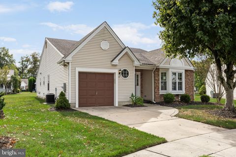 Photo of 15 Pecan Court, MOUNT LAUREL, NJ 08054 (MLS # NJBL2097024)
