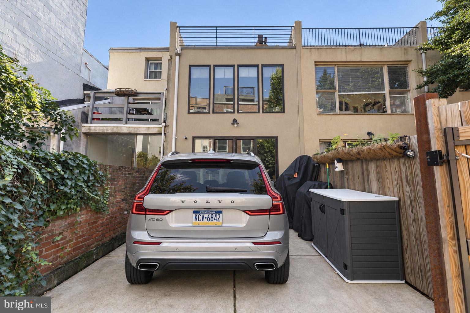 2113 NAUDAIN STREET
