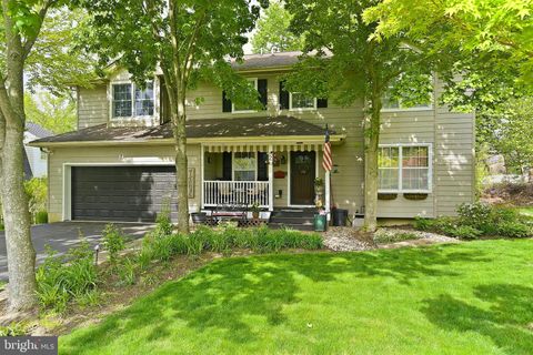 Homes For Sale - 2 Maiden Lane<br/> TOMS RIVER, NJ 08753