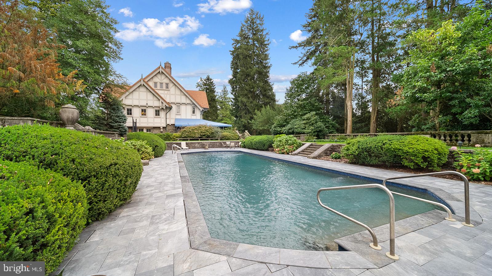 MEADOWBROOK - Residential