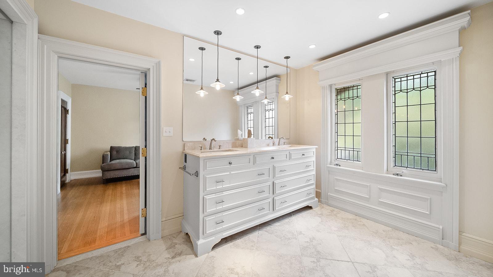 MEADOWBROOK - Residential
