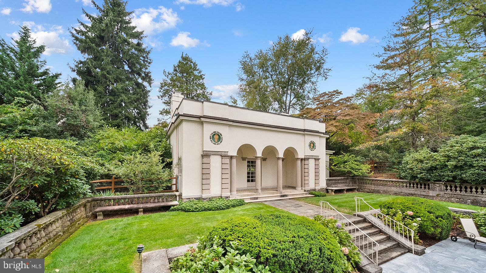 MEADOWBROOK - Residential