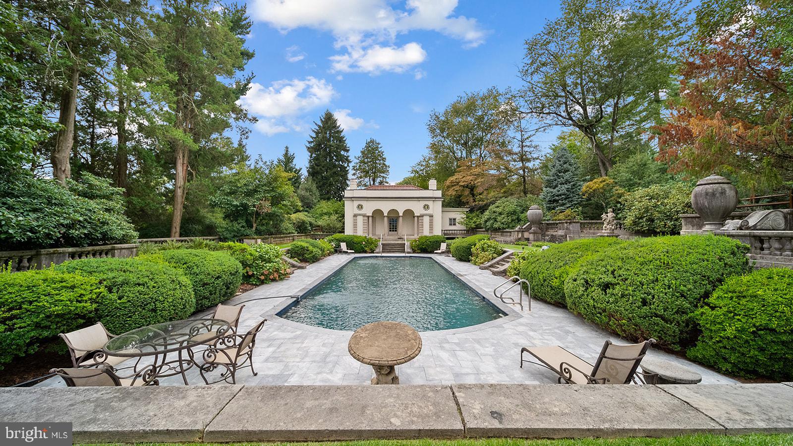 MEADOWBROOK - Residential