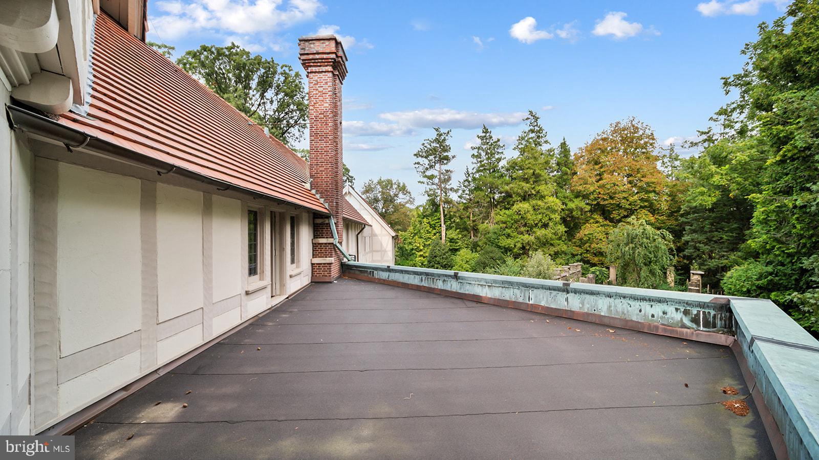 MEADOWBROOK - Residential