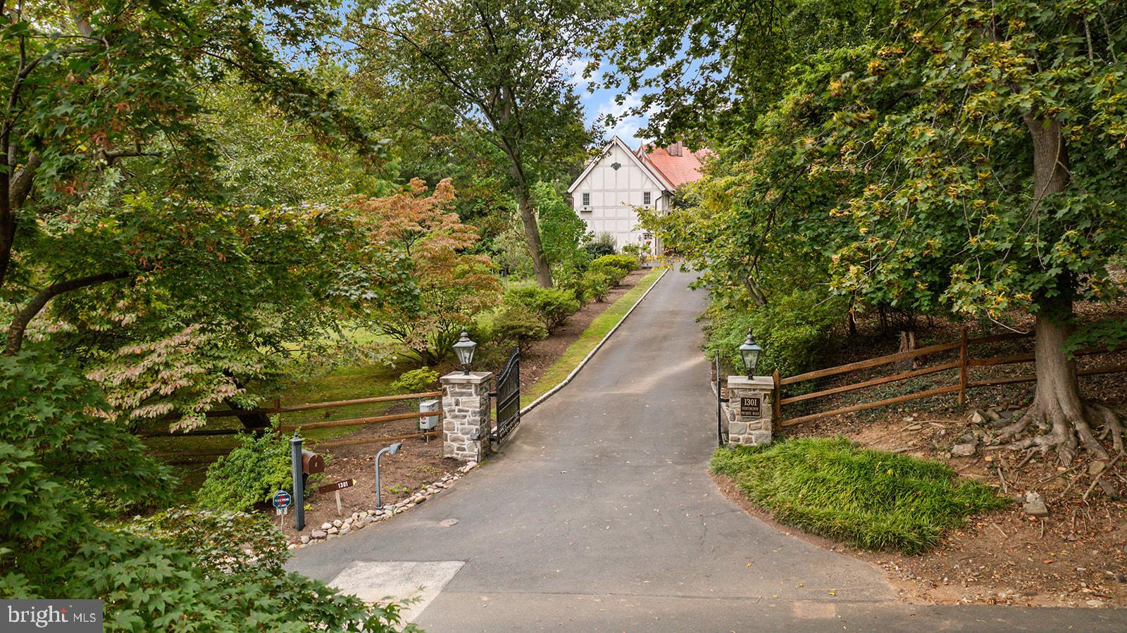 MEADOWBROOK - Residential
