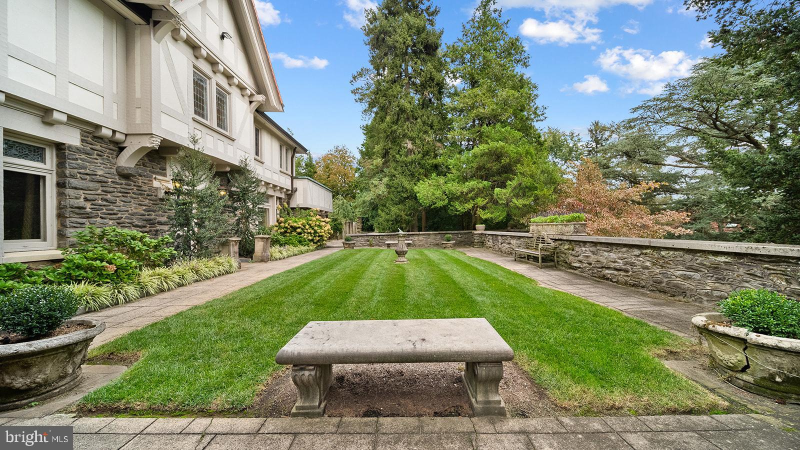 MEADOWBROOK - Residential