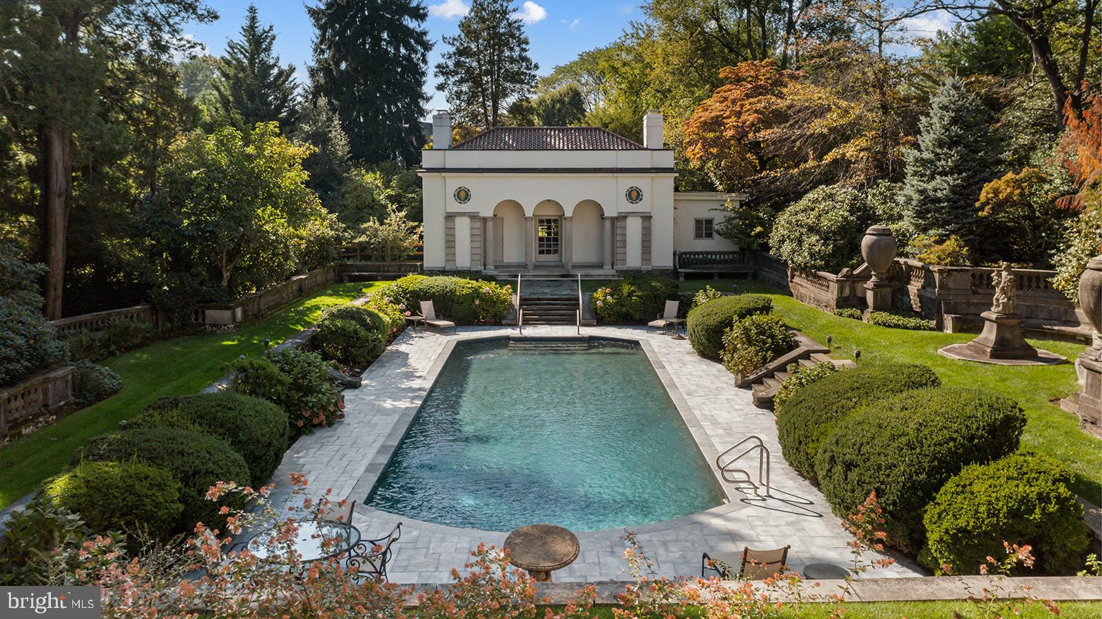 MEADOWBROOK - Residential