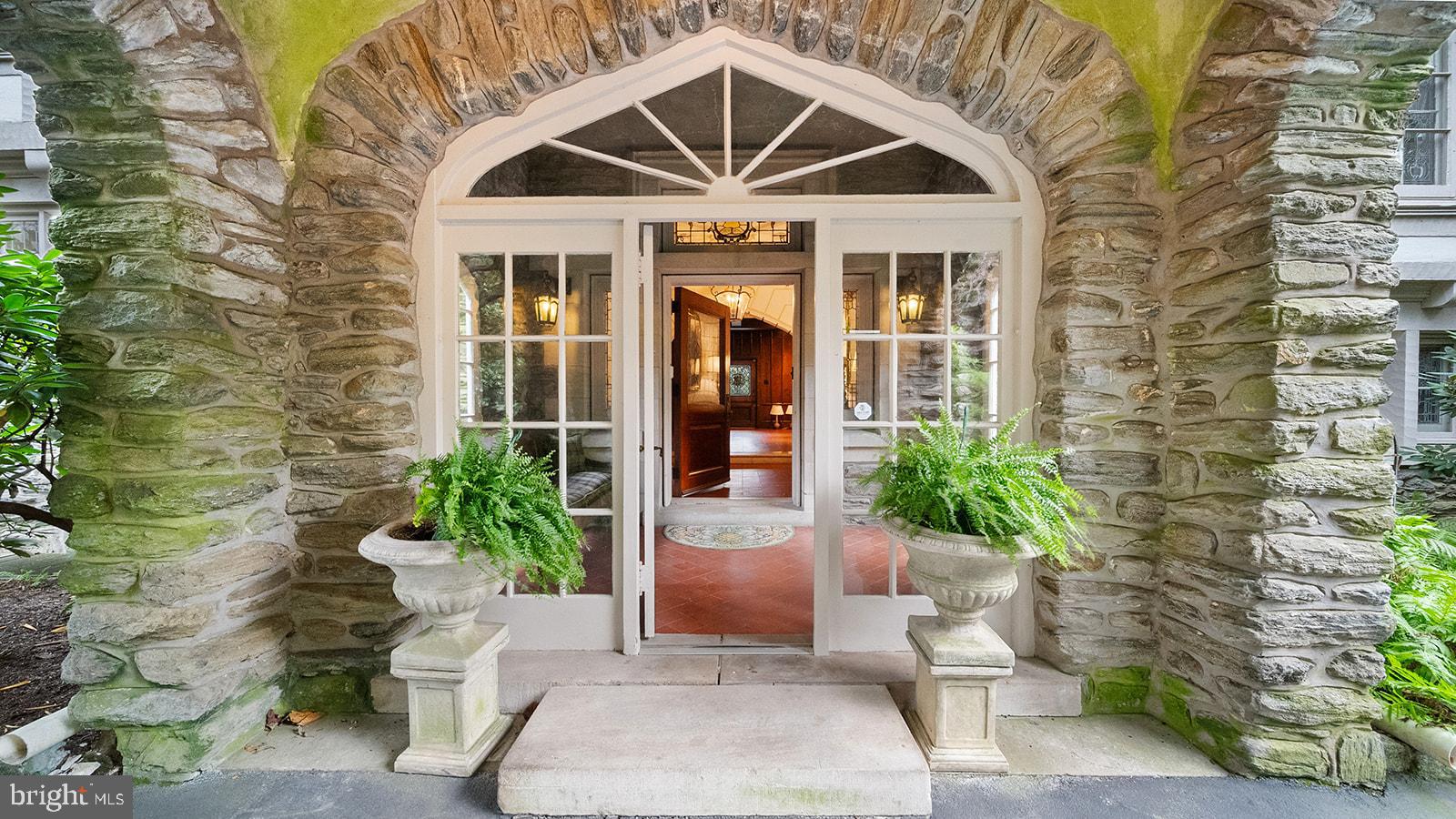 MEADOWBROOK - Residential