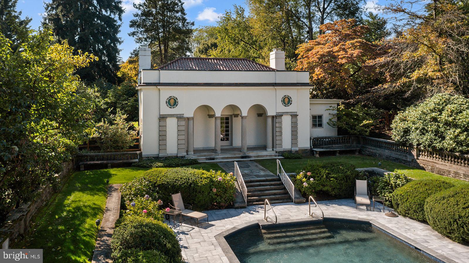 MEADOWBROOK - Residential