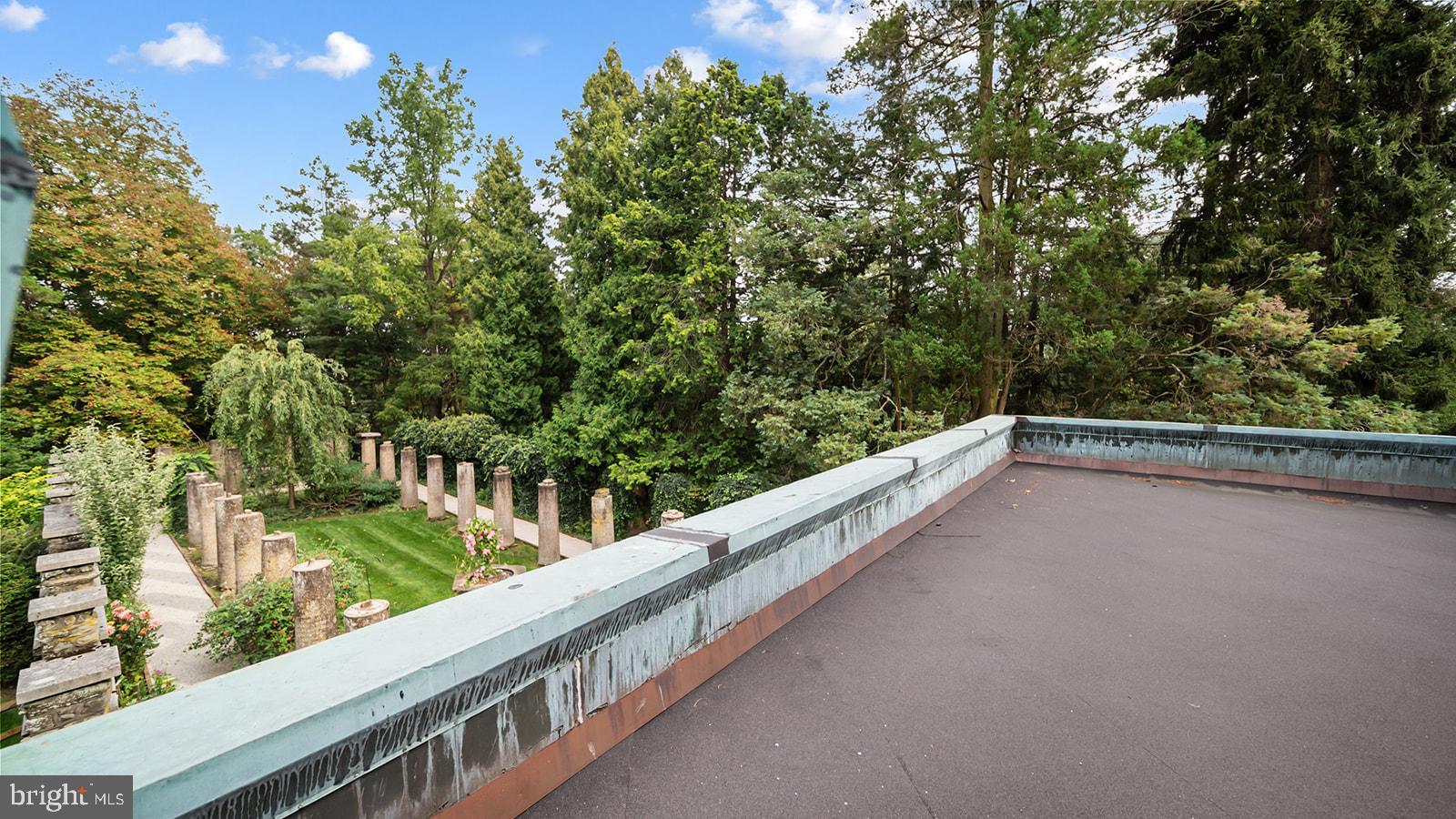 MEADOWBROOK - Residential