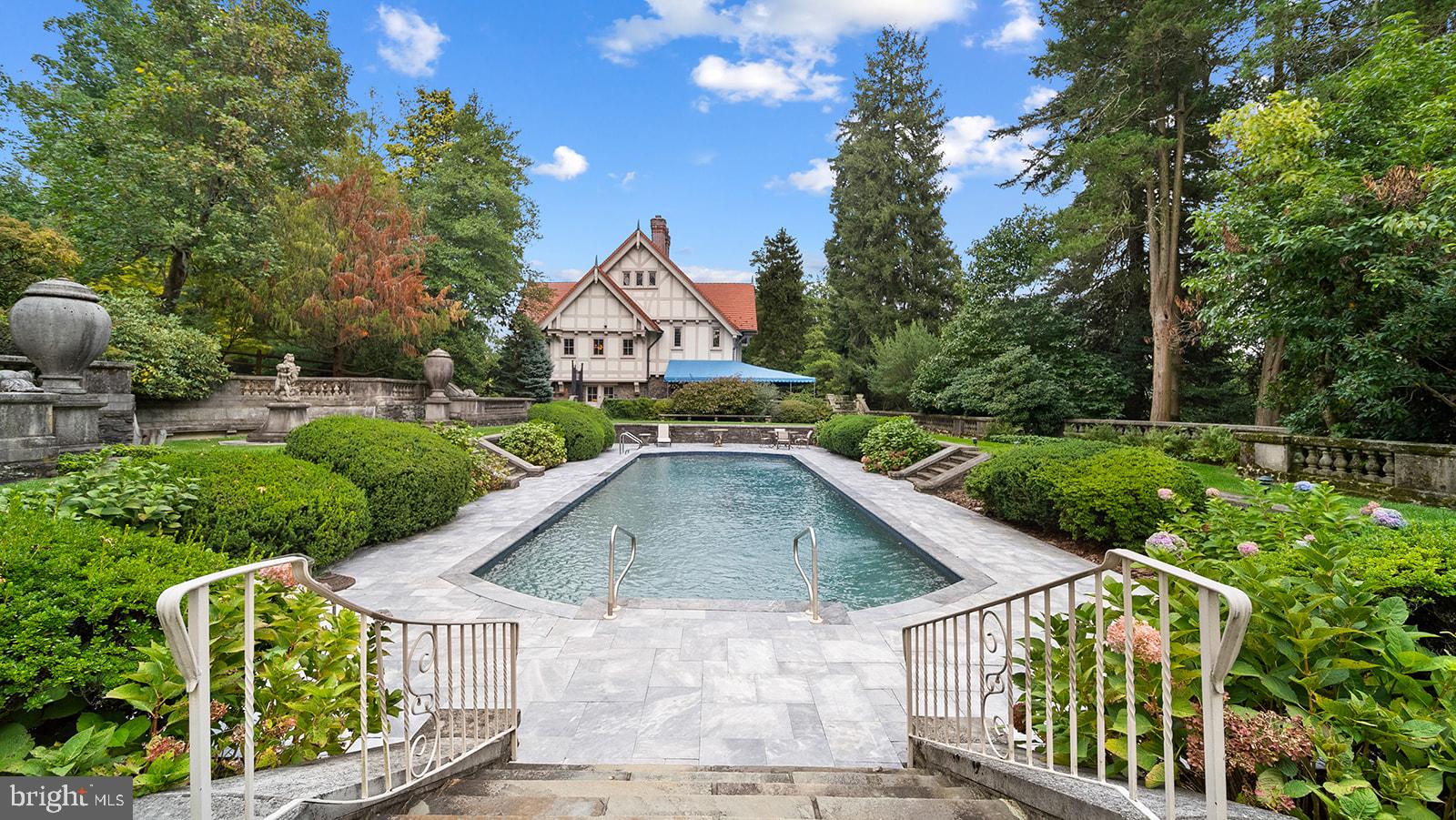 MEADOWBROOK - Residential