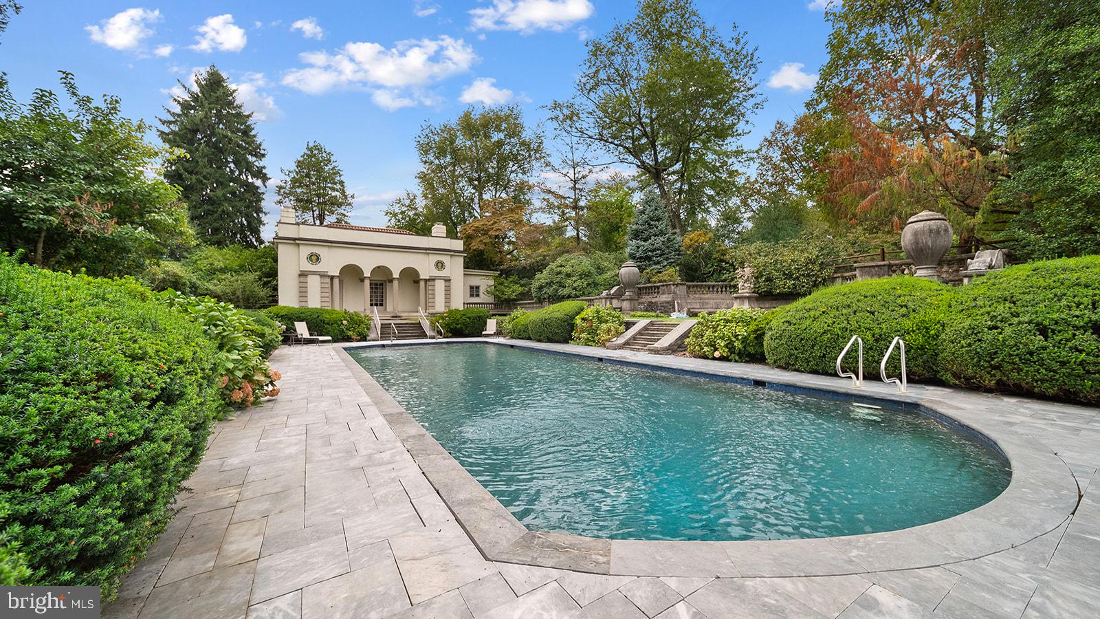 MEADOWBROOK - Residential