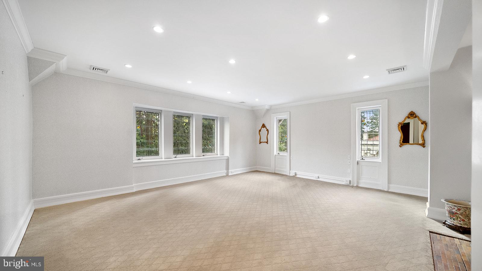 MEADOWBROOK - Residential
