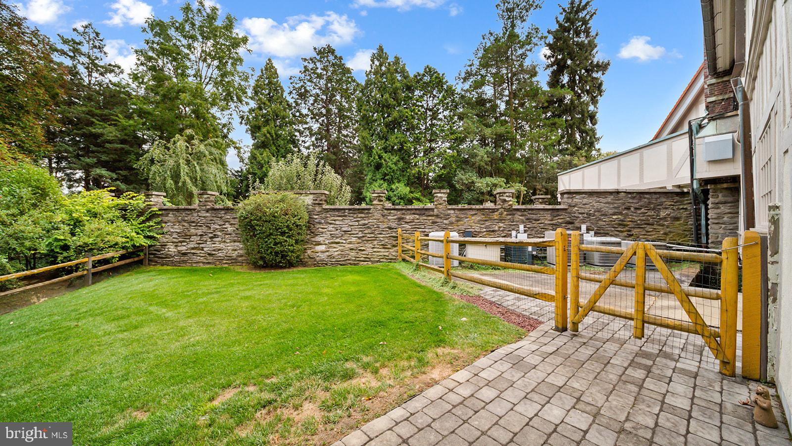 MEADOWBROOK - Residential
