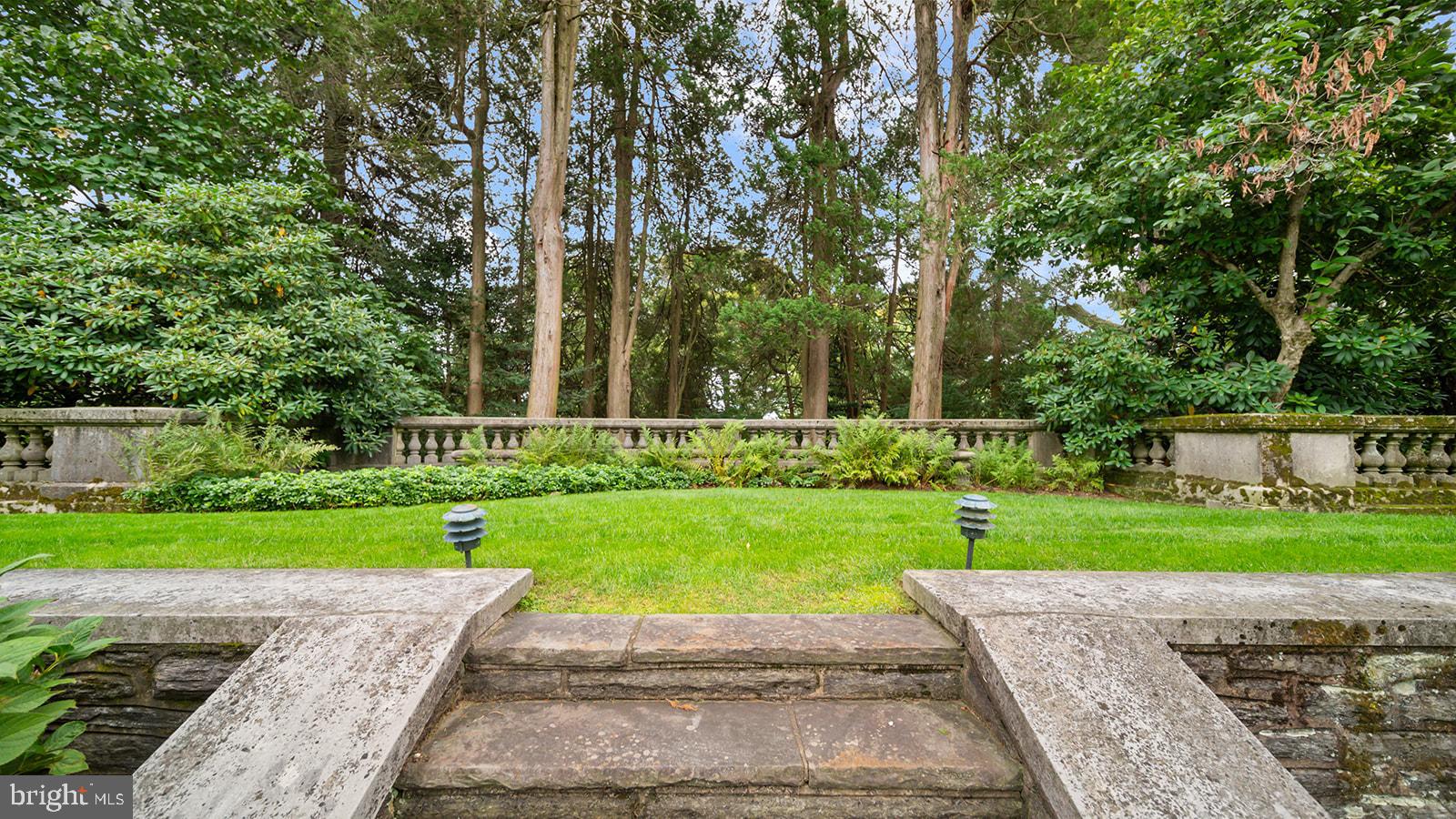 MEADOWBROOK - Residential