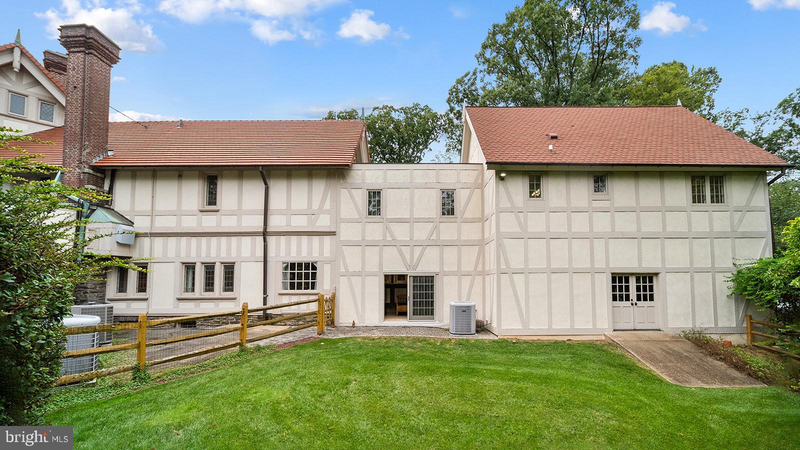 MEADOWBROOK - Residential