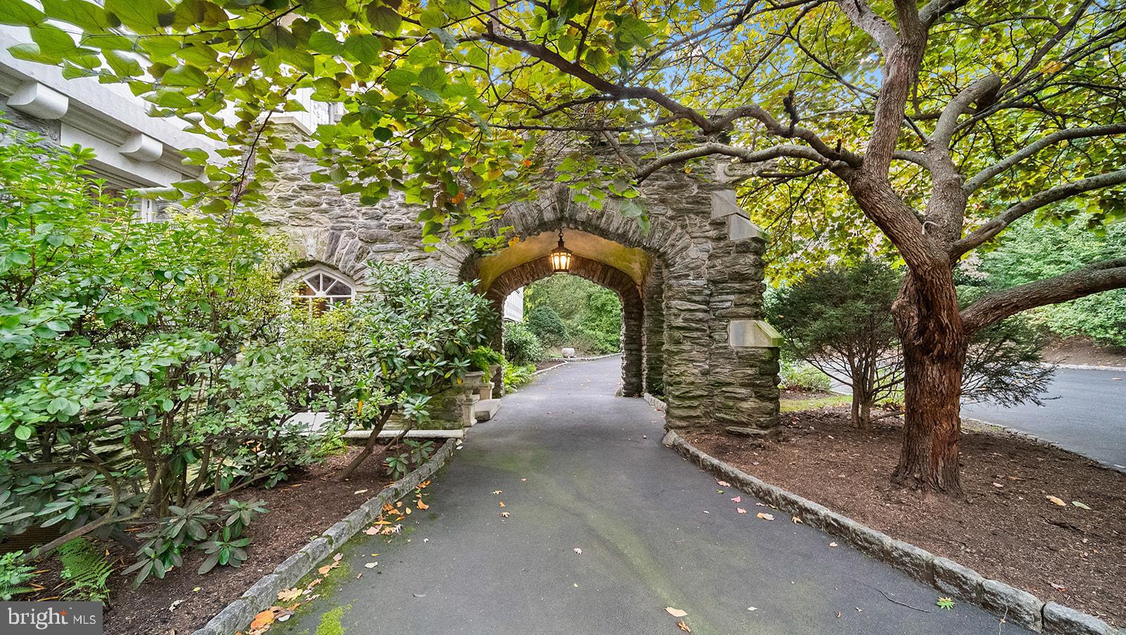 MEADOWBROOK - Residential