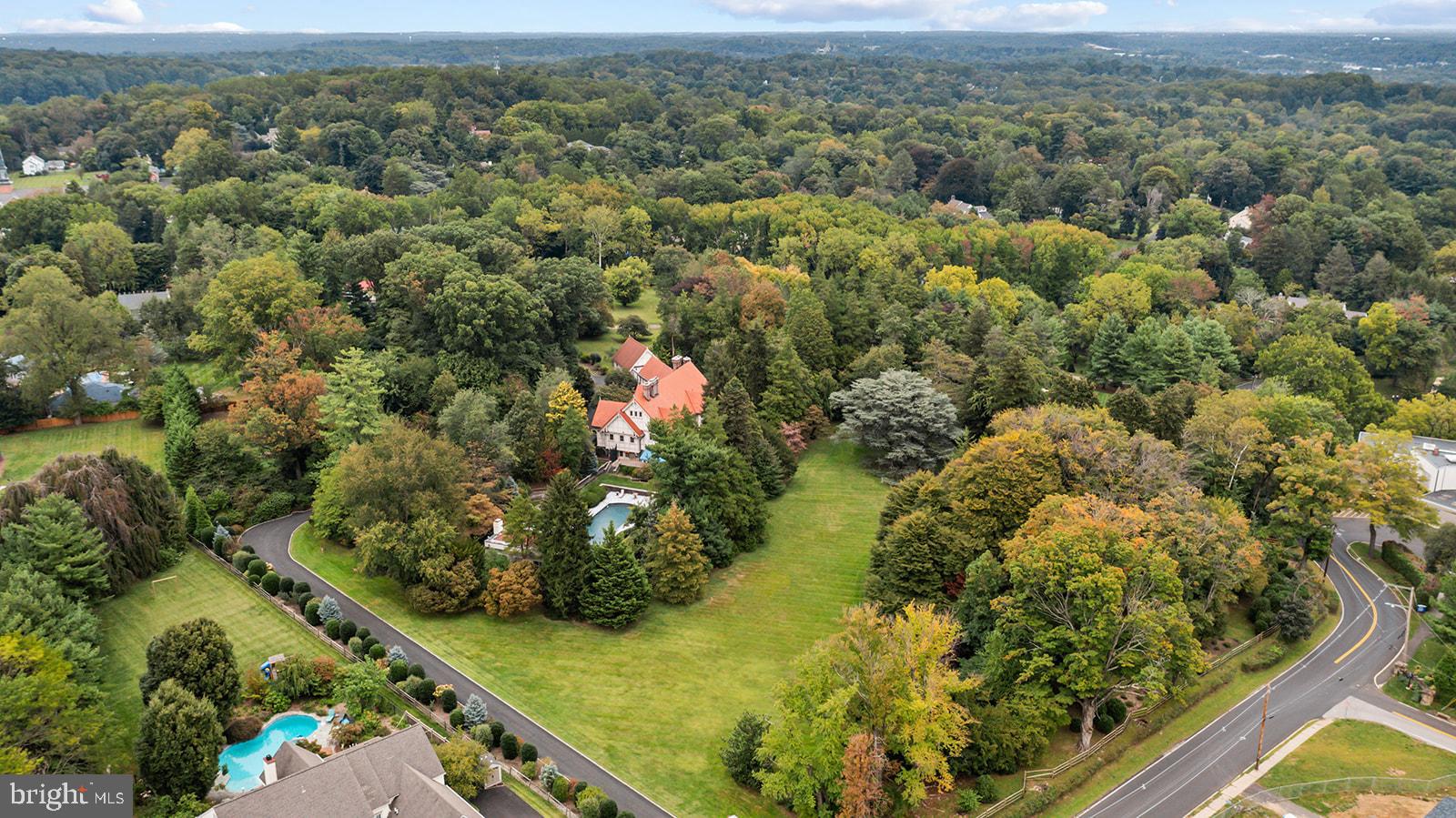 MEADOWBROOK - Residential