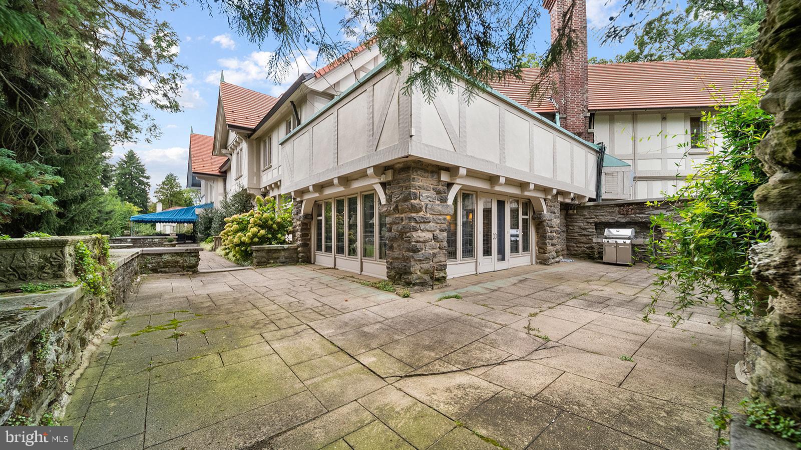 MEADOWBROOK - Residential