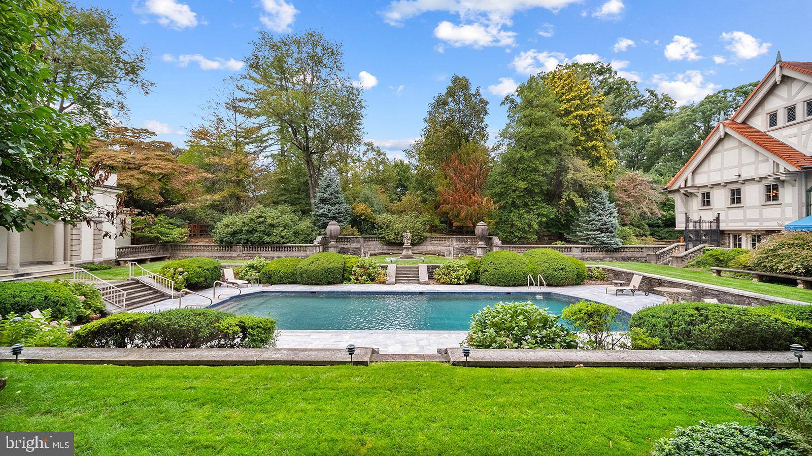 MEADOWBROOK - Residential