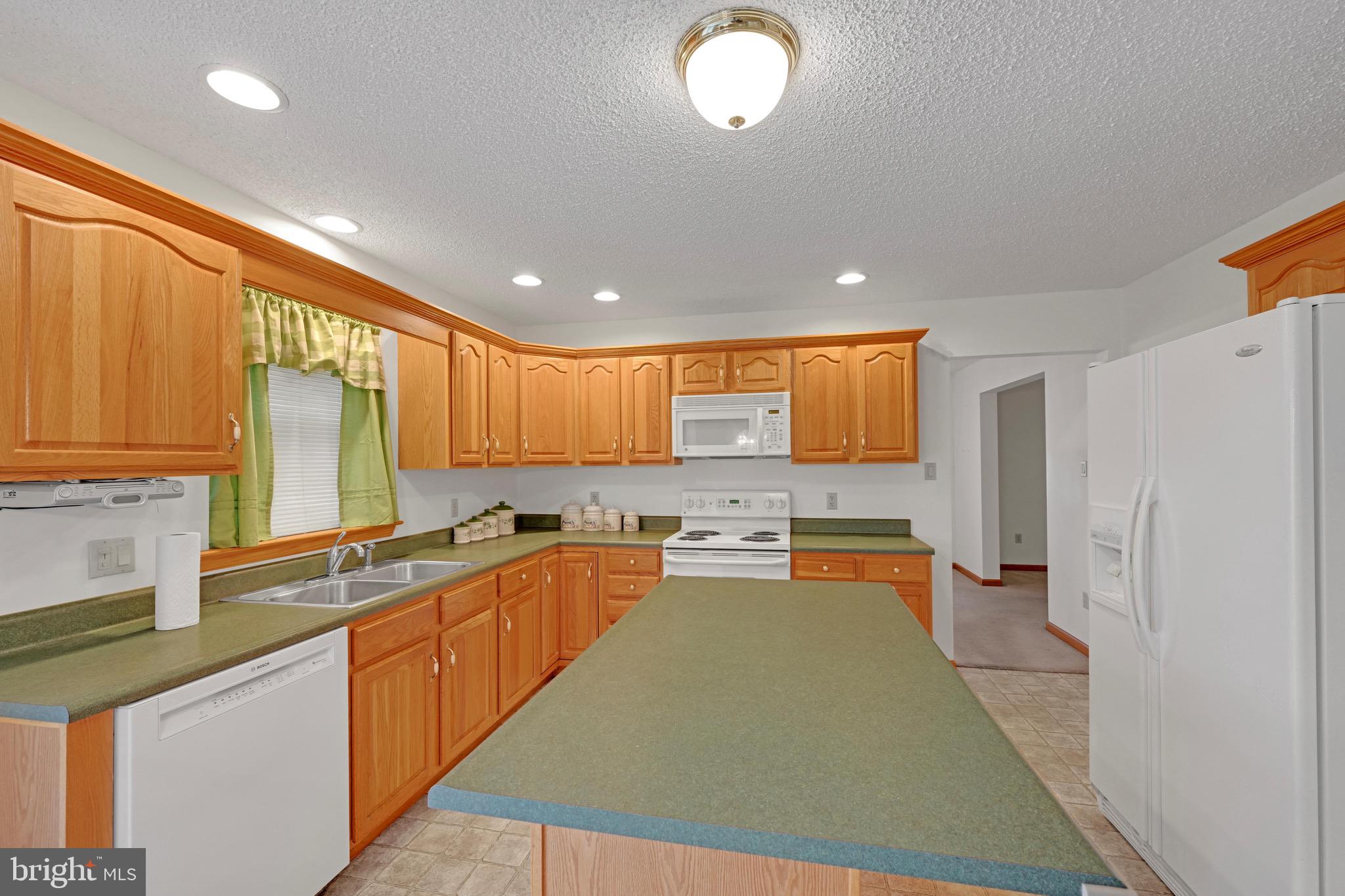 SUMMIT STATION - Residential