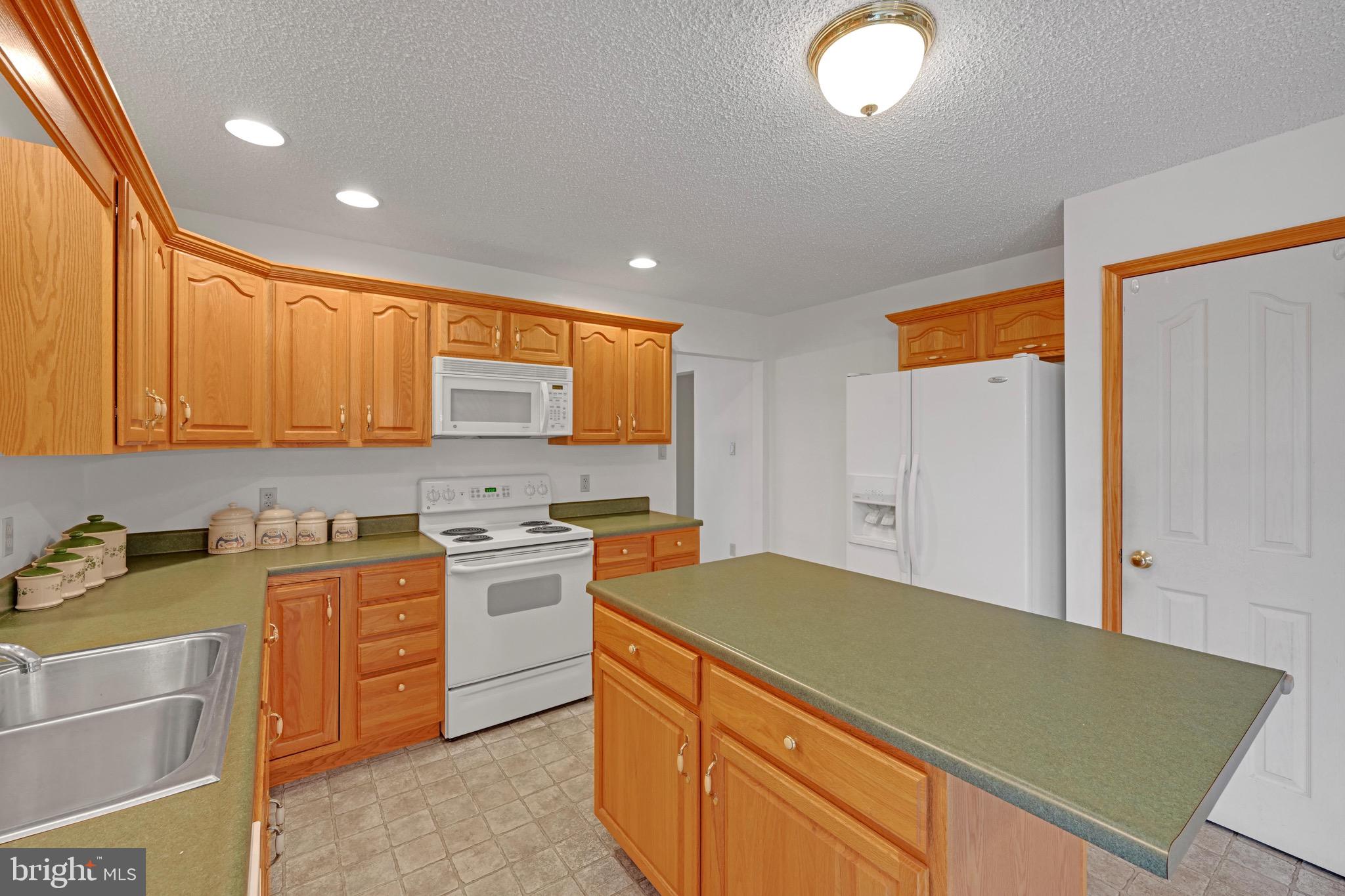 SUMMIT STATION - Residential