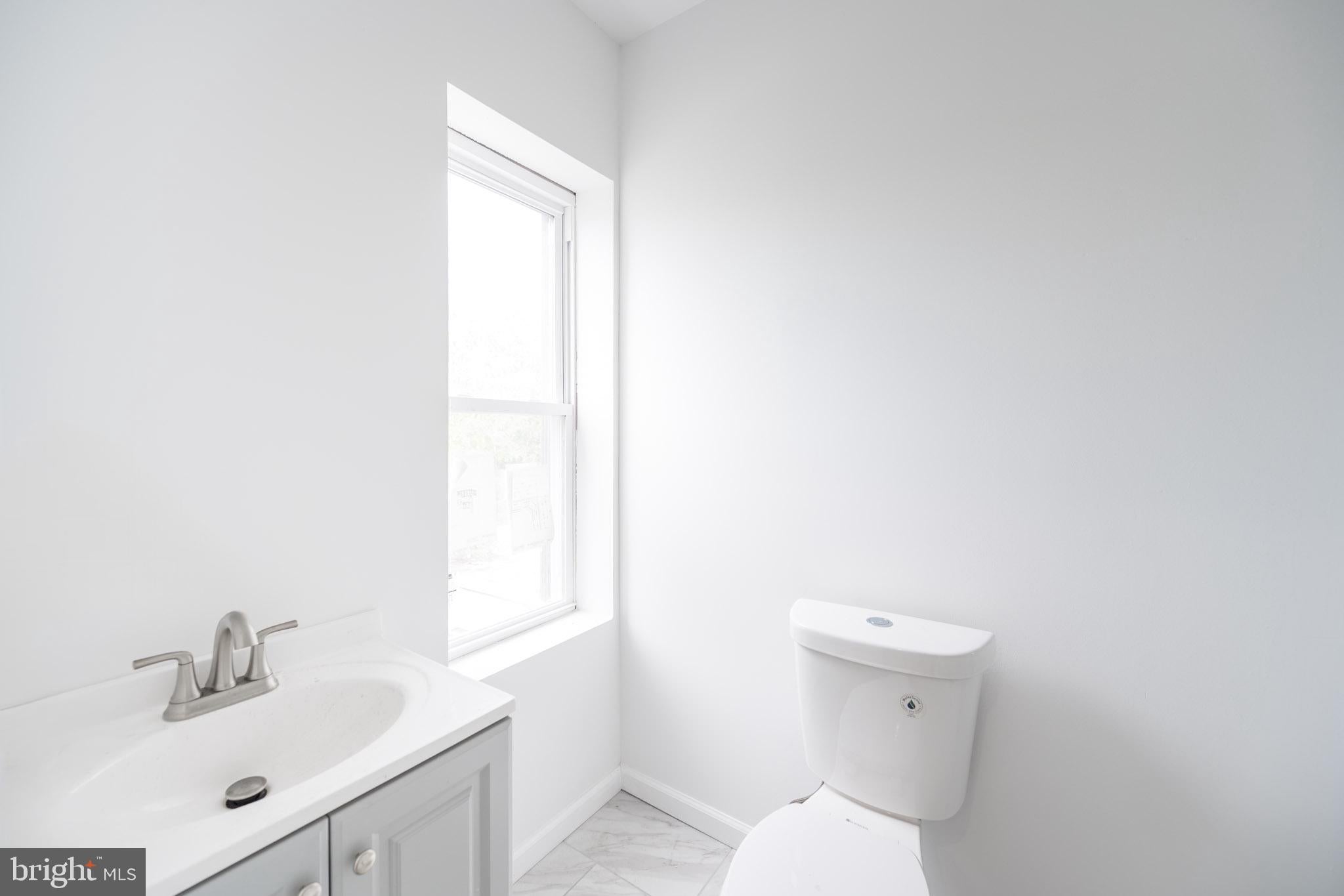 948 BELMONT AVENUE UNIT 3