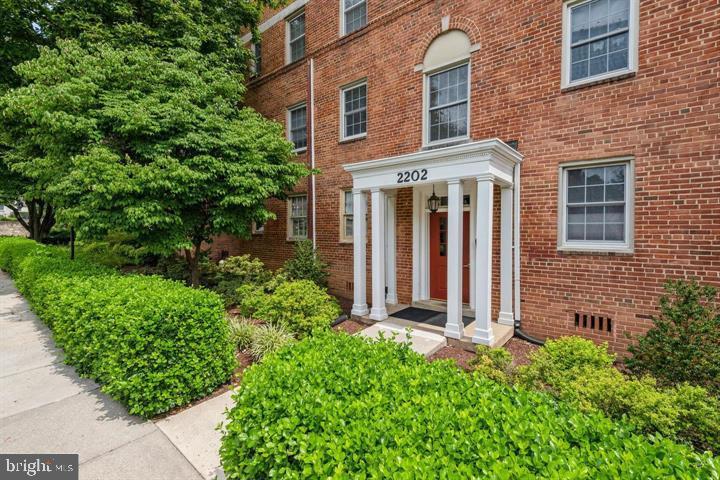 2202 WASHINGTON AVENUE 302