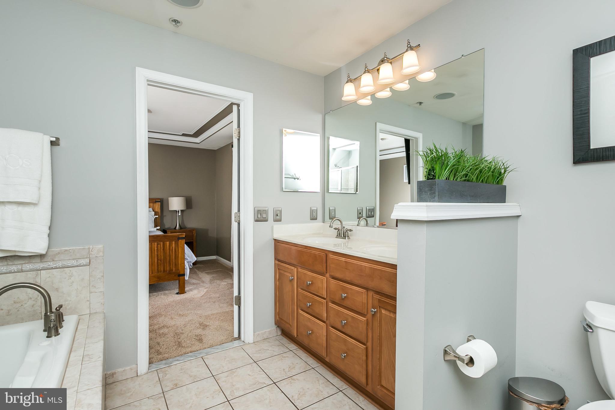 LOCUST POINT - Residential