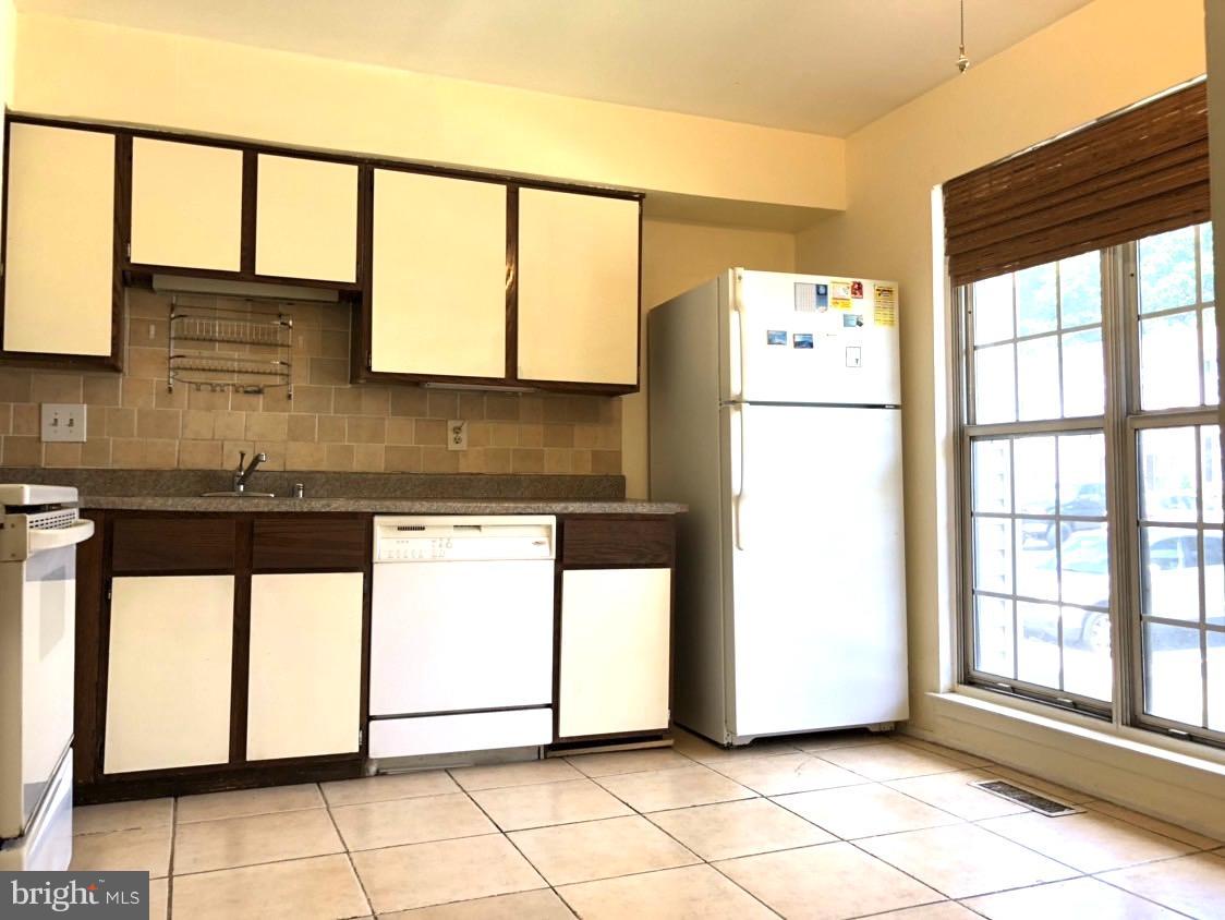 SUMMER HILL ESTATES - Residential Lease