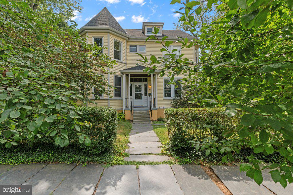 711 GLADSTONE AVENUE