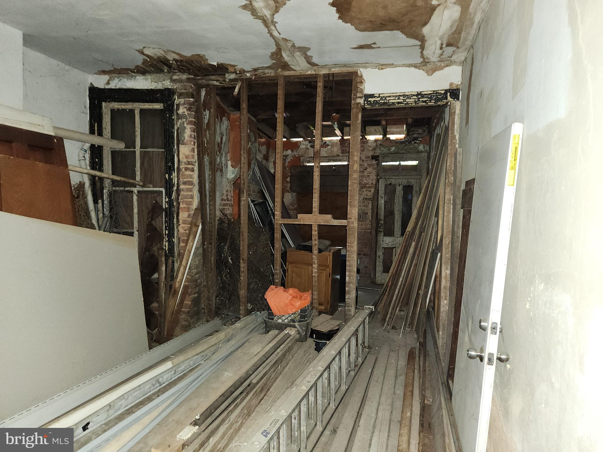SANDTOWN-WINCHESTER - Residential