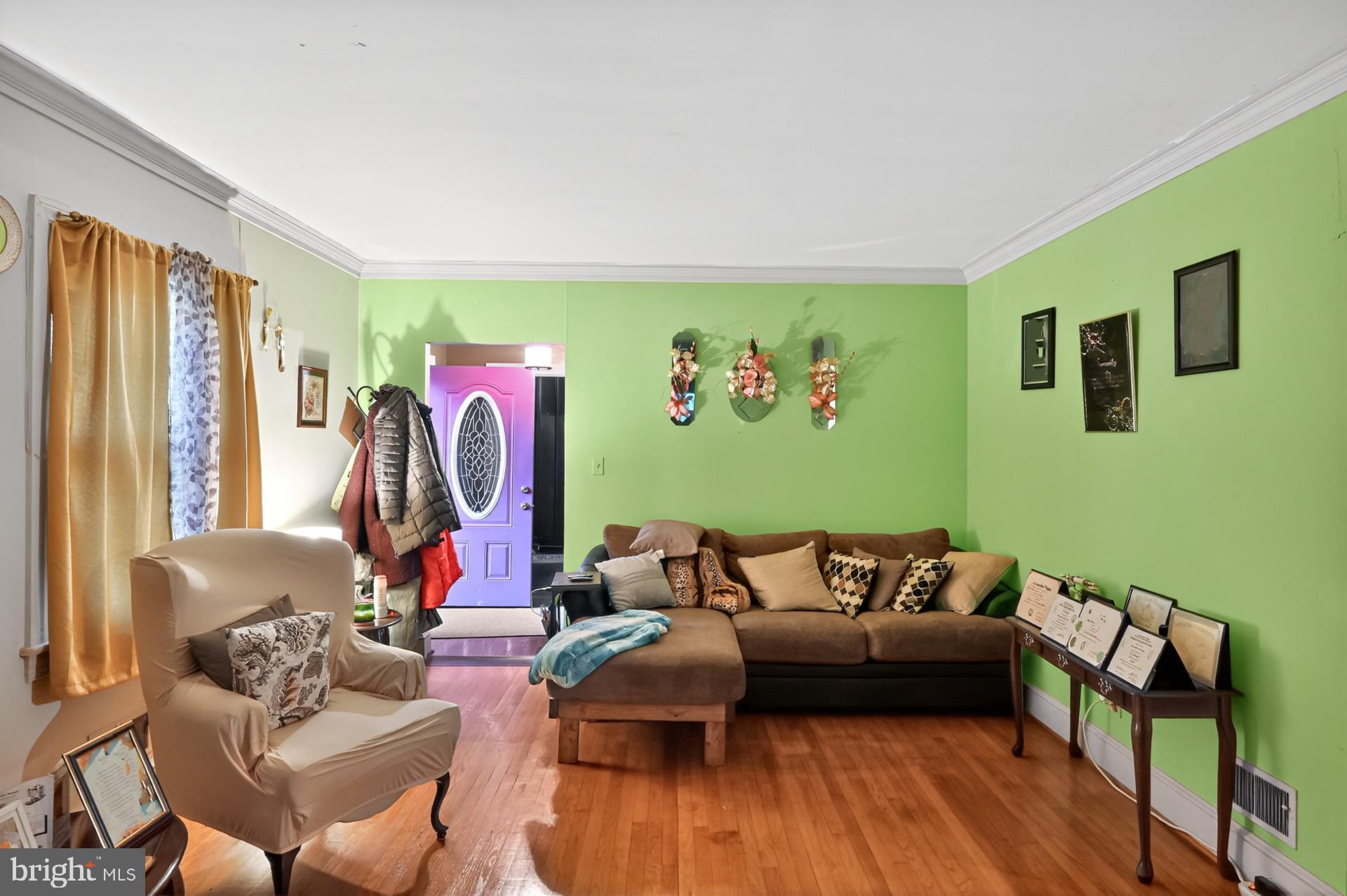 714 ROBERTSON STREET