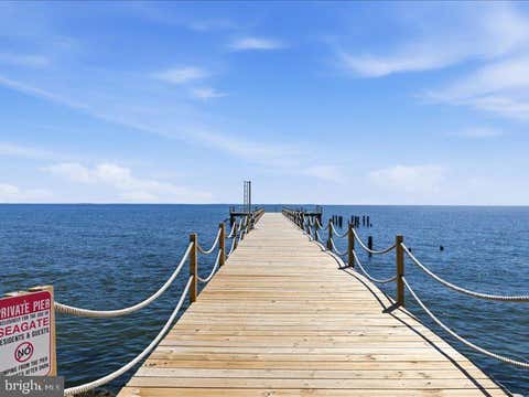 Townhouse For Sale - 4013 Seagate Square<br/> CHESAPEAKE BEACH, MD 20732