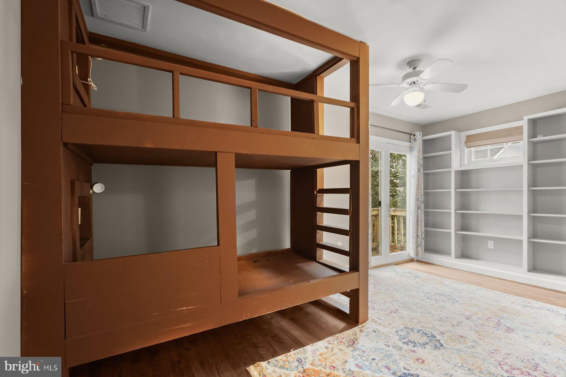 GREENWICH FOREST - Residential