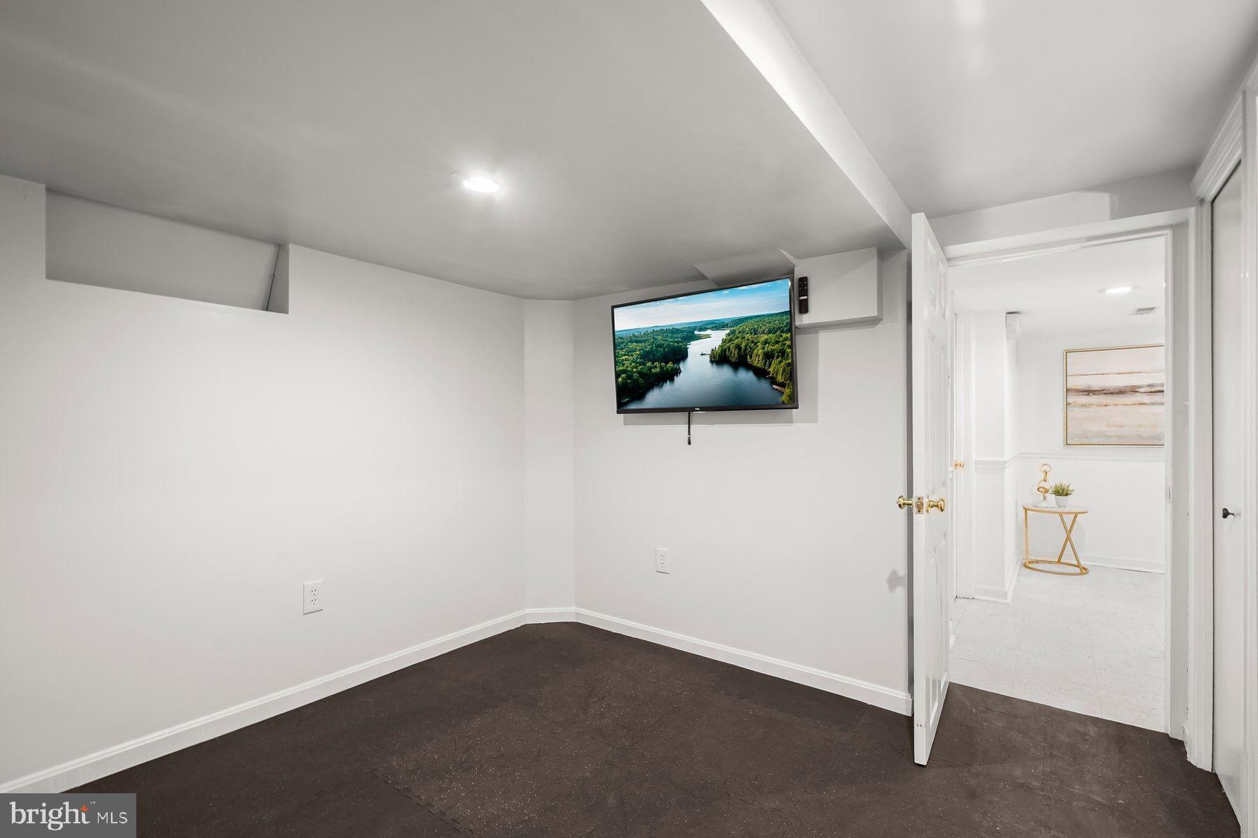 GREENWICH FOREST - Residential