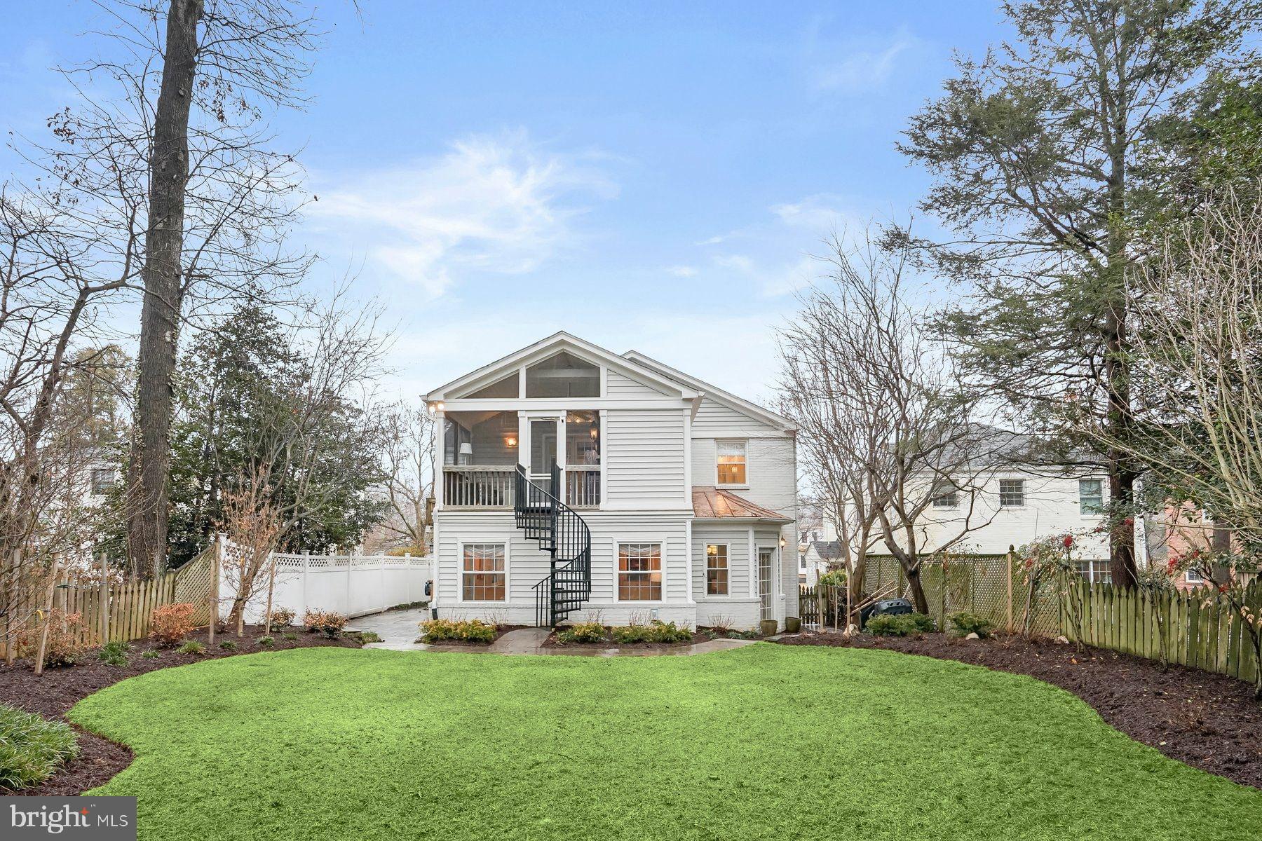 GREENWICH FOREST - Residential