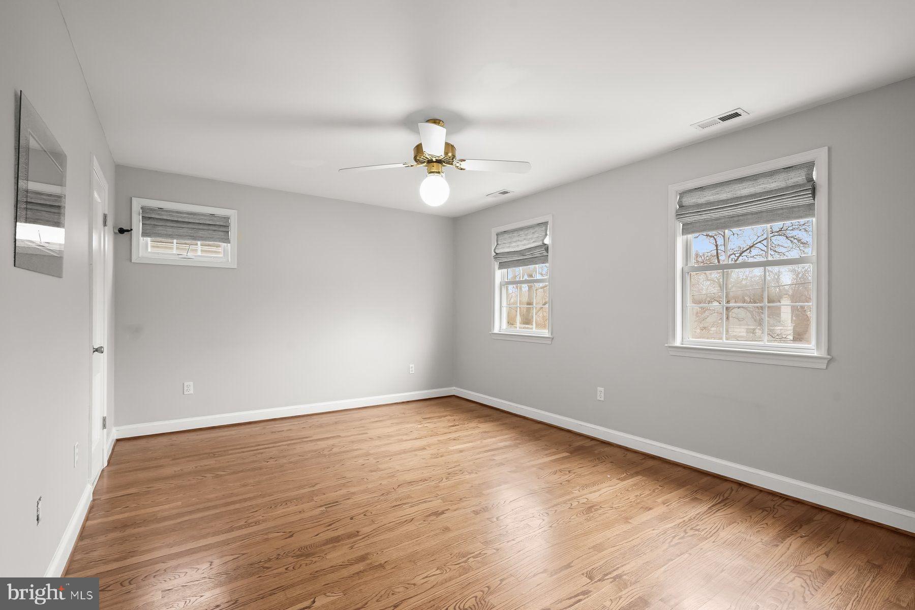 GREENWICH FOREST - Residential