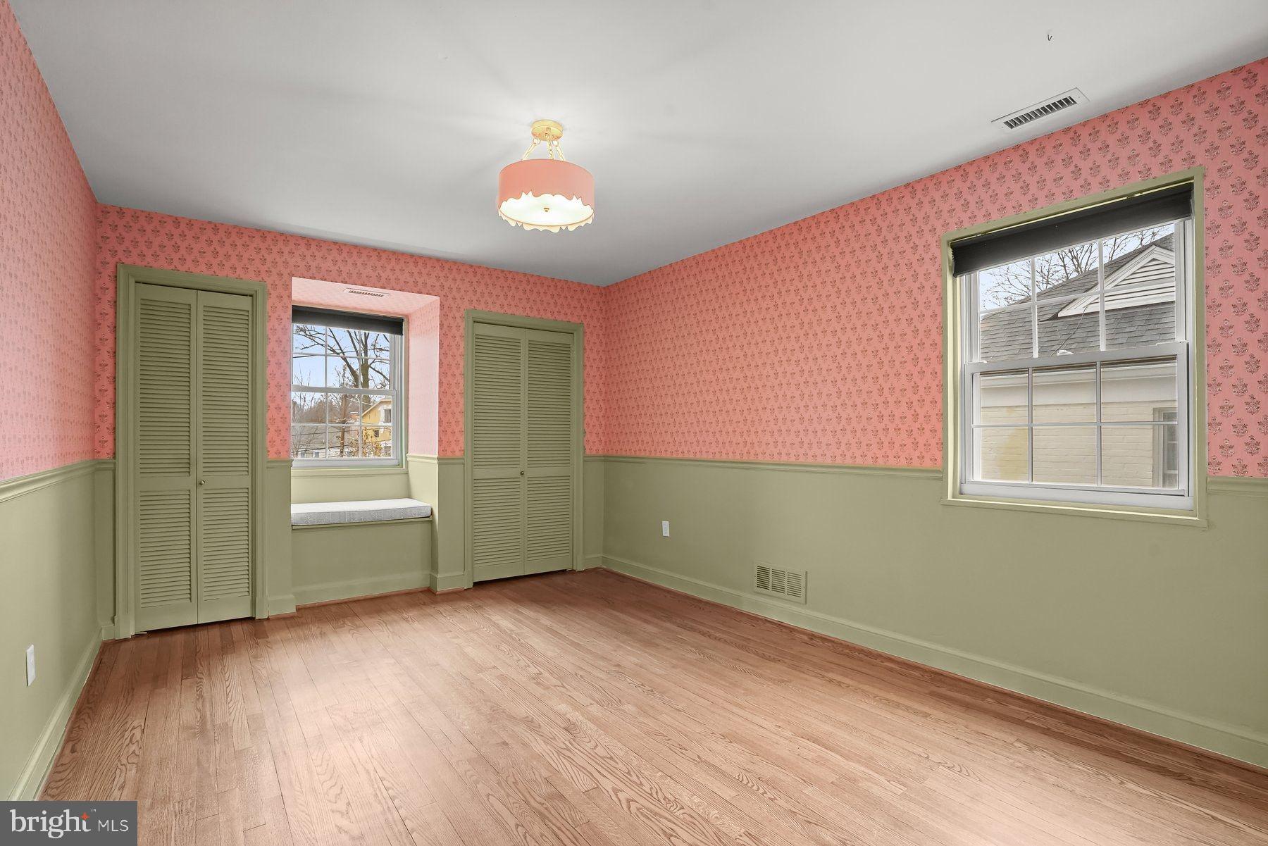 GREENWICH FOREST - Residential