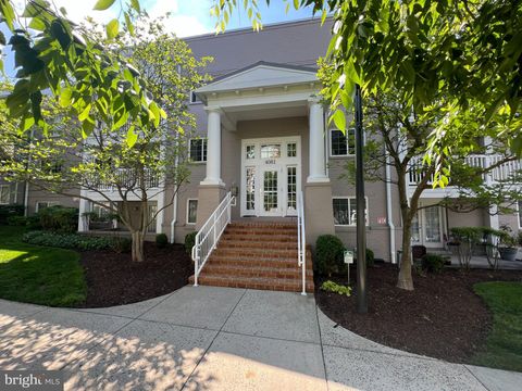 Photo of 4081 S Four Mile Run Drive #103, ARLINGTON, VA 22204 (MLS # VAAR2072450)