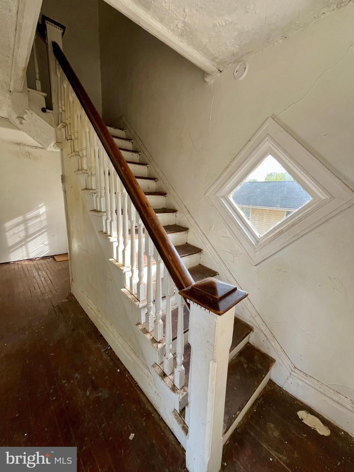 407 CARRUTHERS STREET