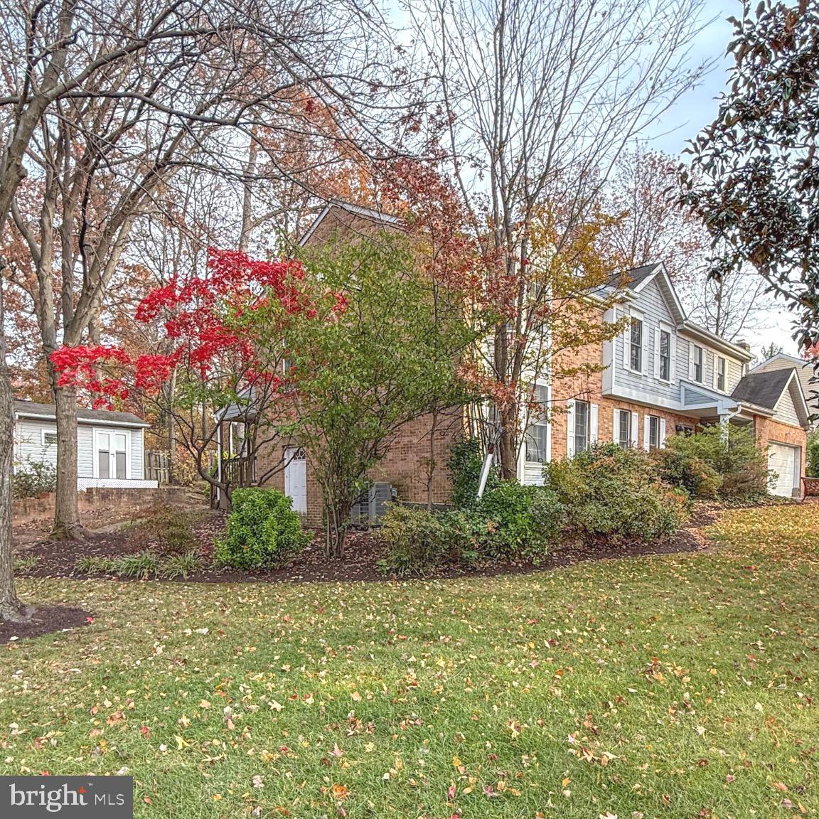 HERNDON WOODS - Residential
