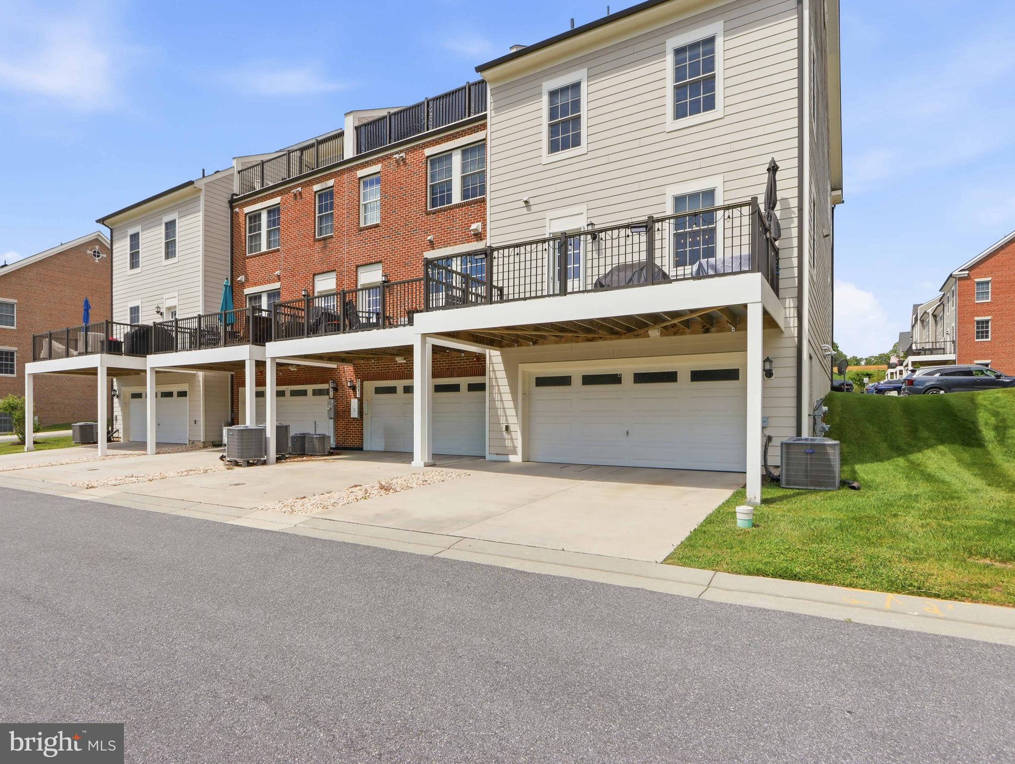 PARKSIDE AT WARFIELD - Residential