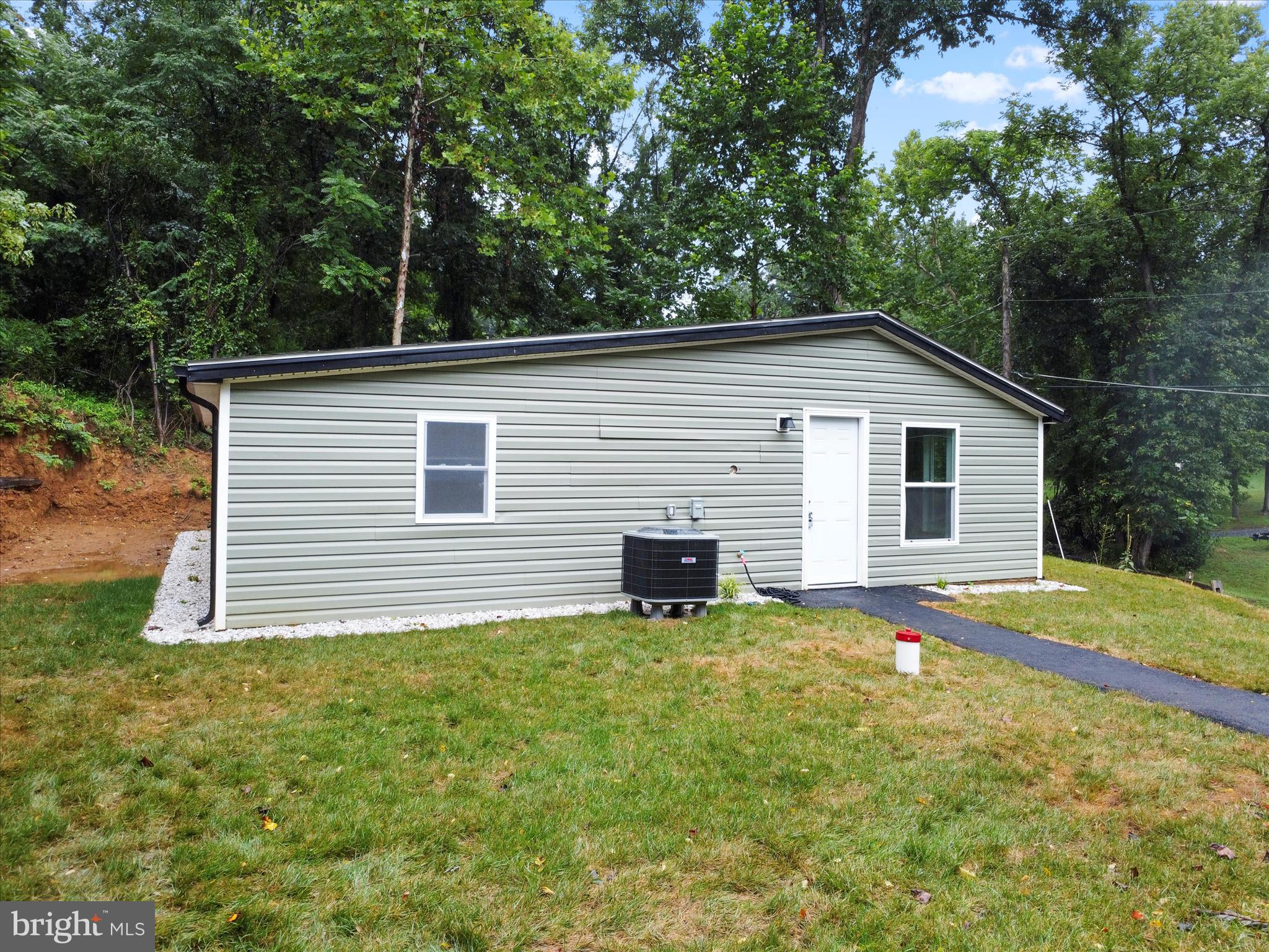 1712 SHENANDOAH RIVER DRIVE
