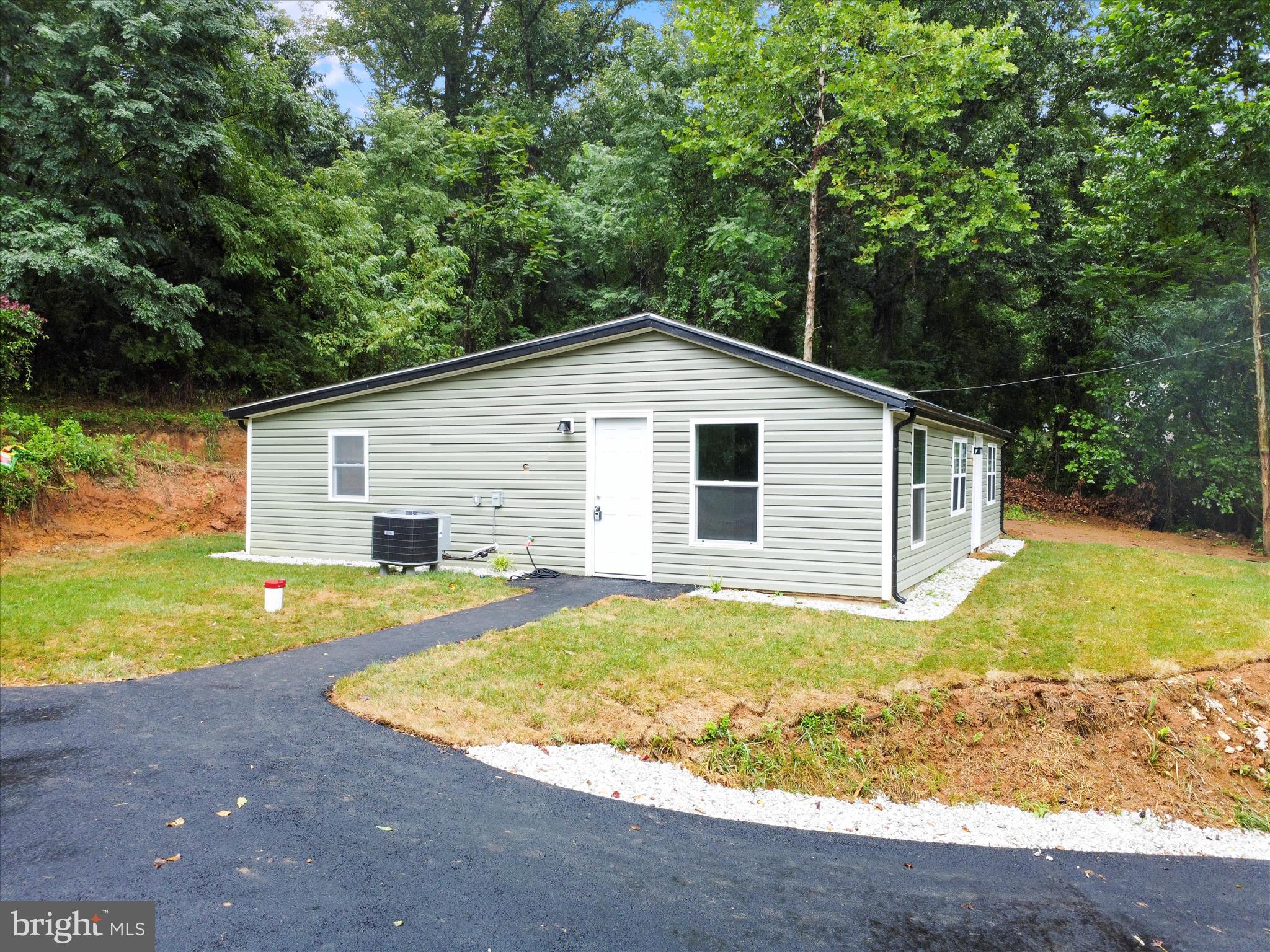 1712 SHENANDOAH RIVER DRIVE