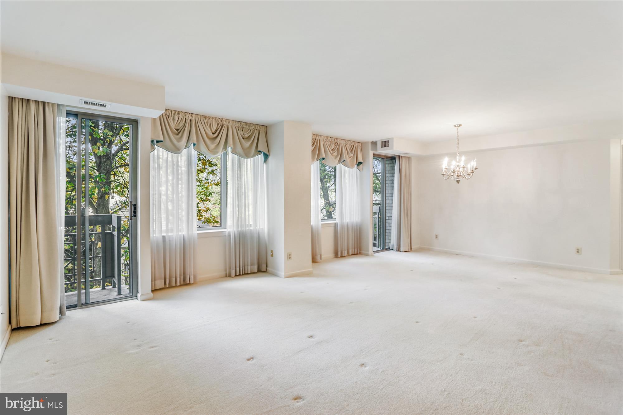 WHITLEY PARK CONDOMINIUM - Residential