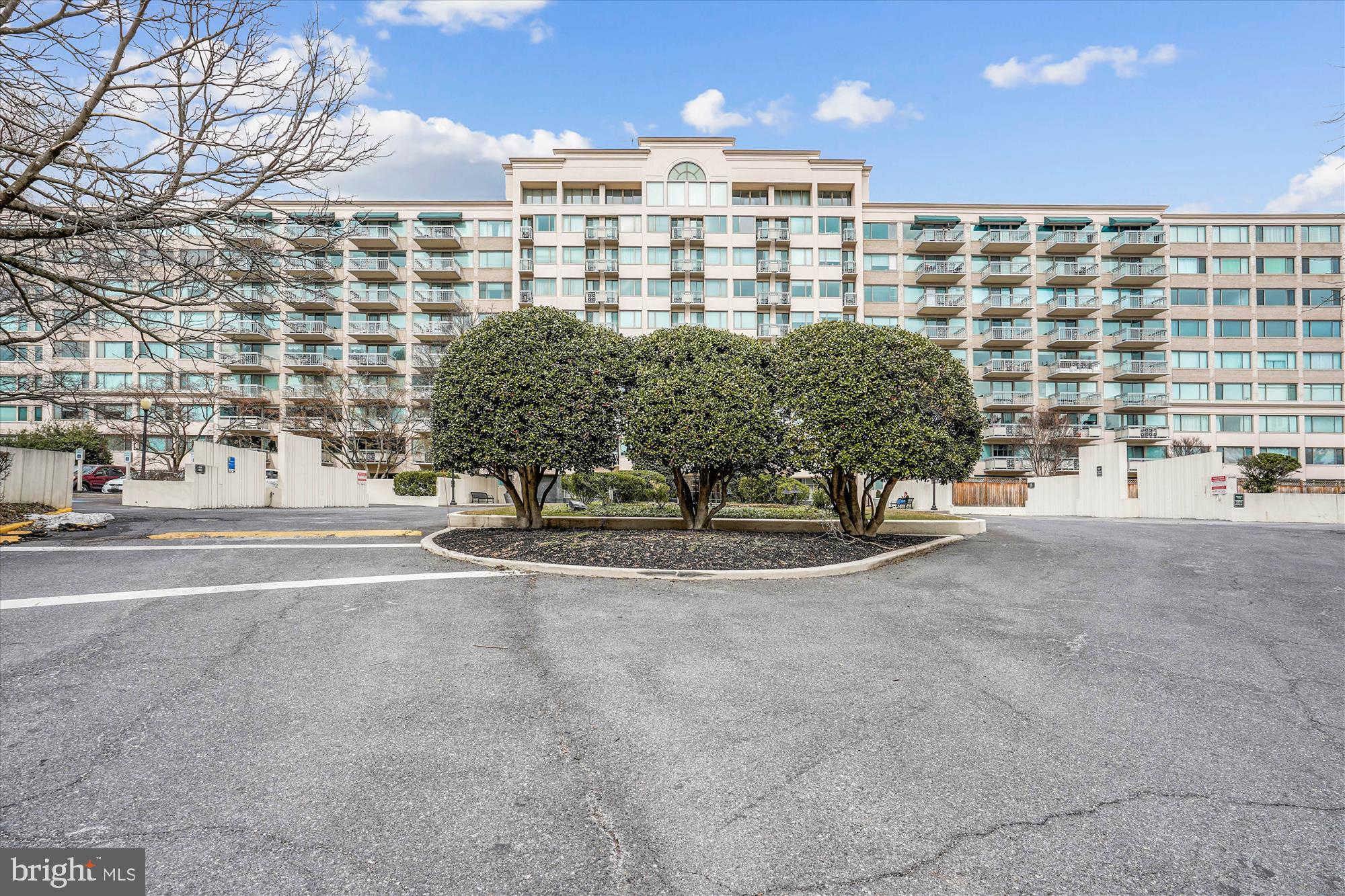 WHITLEY PARK CONDOMINIUM - Residential